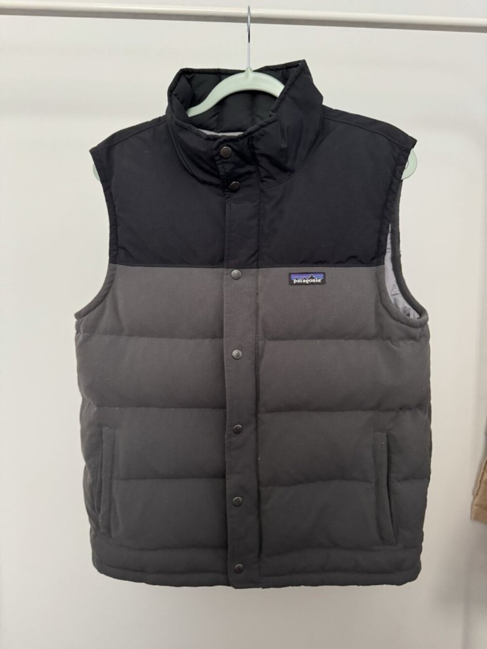 Patagonia Puffer Vest Men's Medium Black Insulated Snap-Front